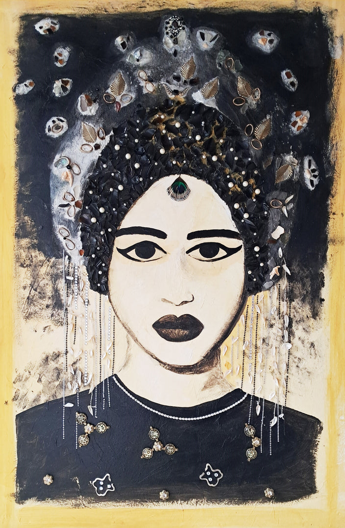 Sylvia Schwalm - Frau mit Kopfschmuck