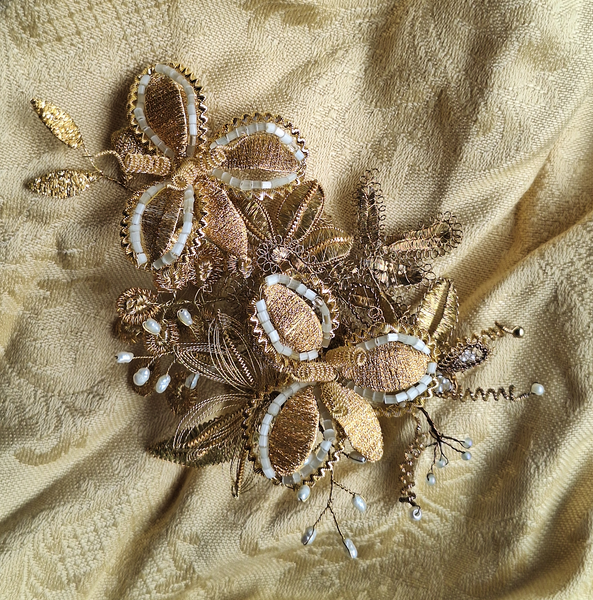 Sonja Raab - Golddraht-Brosche