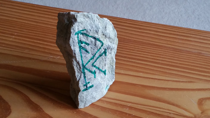 Birgit *Merlynn* Wagner - Grüne Sigille auf Granit