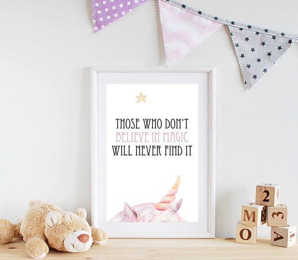 Those who don't believe in magic will never find it Poster Kunstdruck - Typografie Kinder, KUNST-ONLINE Wandbild
